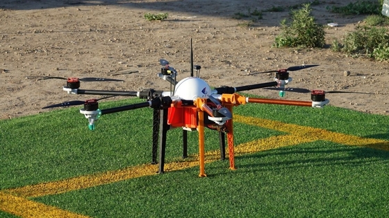 Pulverizador de drones de alta carga útil de 10L a prueba de agua para agricultura con radio de operación remoto
