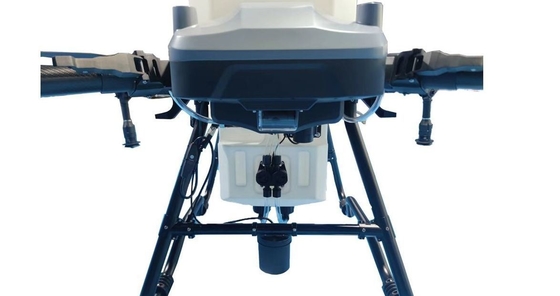 Drone doméstico de conexión con rosca interna para mejorar la protección de los cultivos y la lucha contra incendios